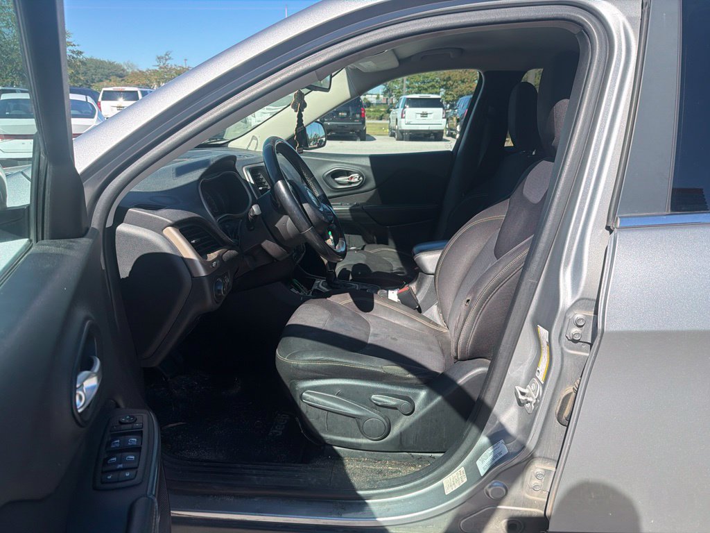 Used 2015 Jeep Cherokee Latitude FWD image 5