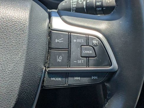 Used 2024 Toyota Highlander XLE AWD/4WD image 29