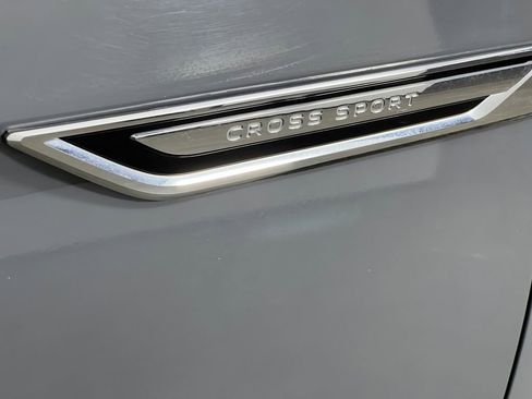 Used 2020 Volkswagen Atlas Cross Sport SE image 38