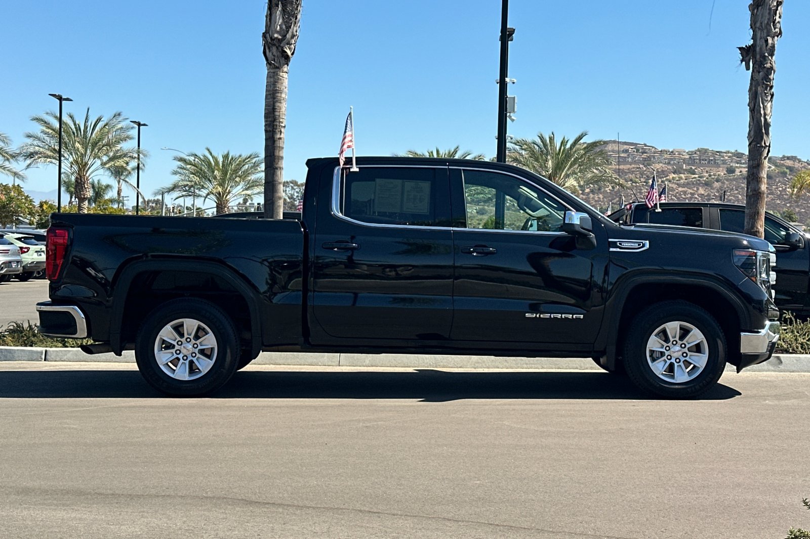 Used 2024 GMC Sierra 1500 SLE RWD image 3