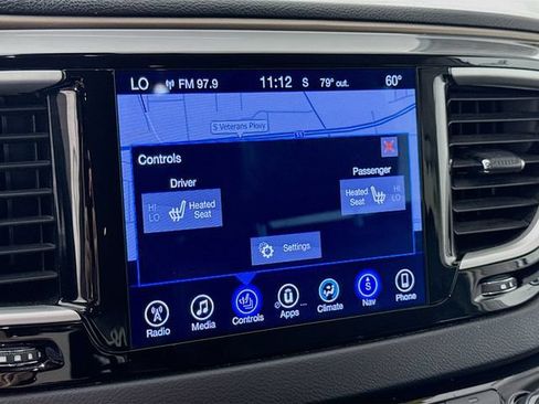 Used 2017 Chrysler Pacifica Touring-L FWD image 19