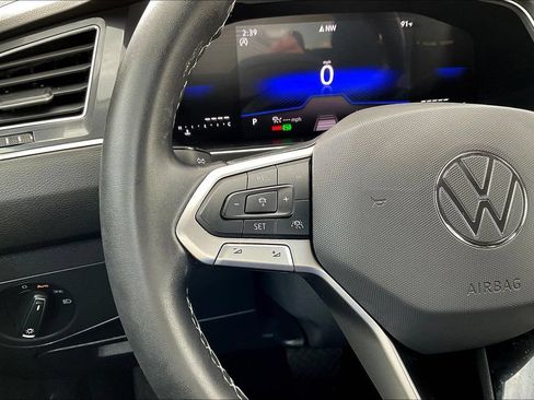 Used 2024 Volkswagen Tiguan SE FWD image 13