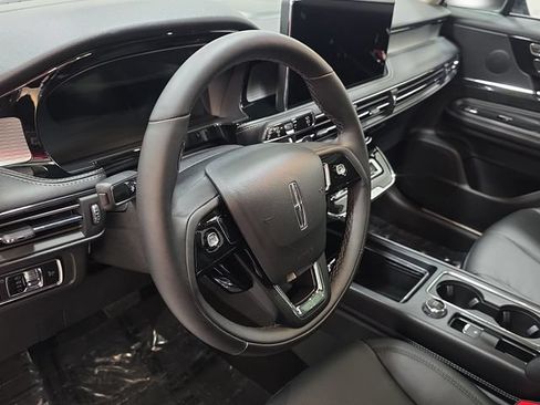 Used 2025 Lincoln Corsair AWD w/ Equipment Group 101A image 12