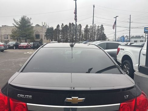 Used 2016 Chevrolet Cruze LT w/ Sun And Sound Package image 6