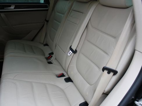 Used 2014 Volkswagen Touareg Hybrid image 13