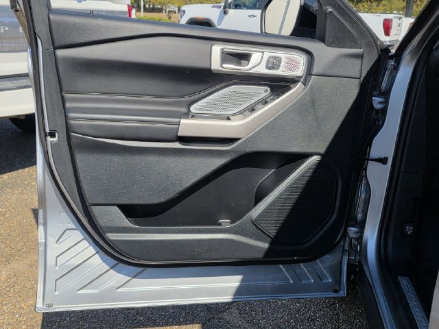 Certified 2024 Ford Explorer Limited w/ Limited Technology Package RWD image 16