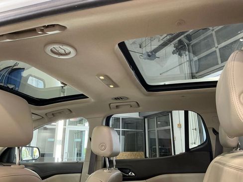 Used 2019 GMC Acadia Denali w/ Technology Package AWD/4WD image 7