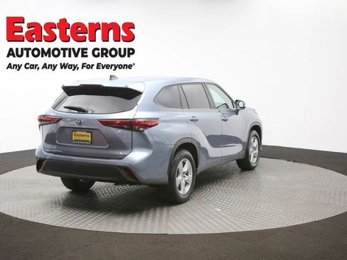 Used 2023 Toyota Highlander LE image 40