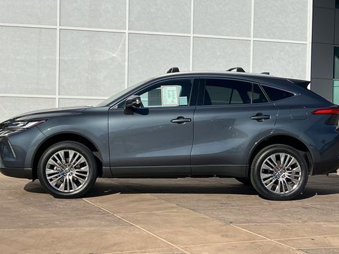 Certified 2024 Toyota Venza XLE image 8