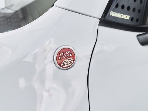 Used 2023 Jeep Renegade Trailhawk image 7