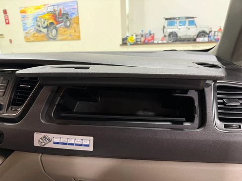 Used 2016 Kia Sedona LX FWD image 32