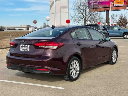 Used 2017 Kia Forte LX w/ LX Popular Package image 3
