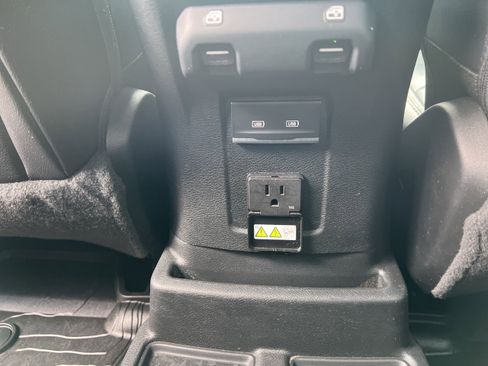 Used 2022 Jeep Wrangler Unlimited Sahara image 25