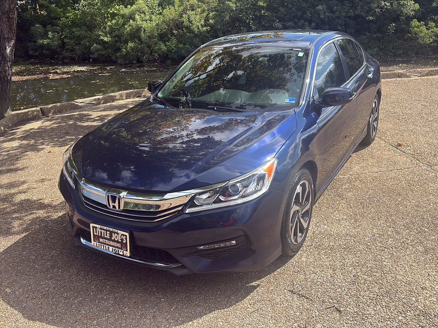 Used 2017 Honda Accord EX image 12