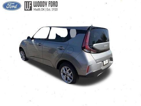 Used 2025 Kia Soul LX w/ LX Technology Package FWD image 2