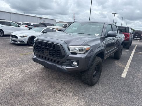 Used 2021 Toyota Tacoma TRD Off-Road AWD/4WD image 3