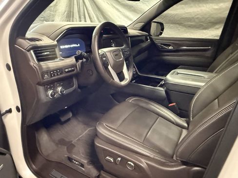 Used 2023 GMC Yukon Denali w/ LPO, Floor Liner Package AWD/4WD image 17