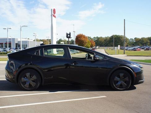 Used 2024 Toyota Prius LE image 17