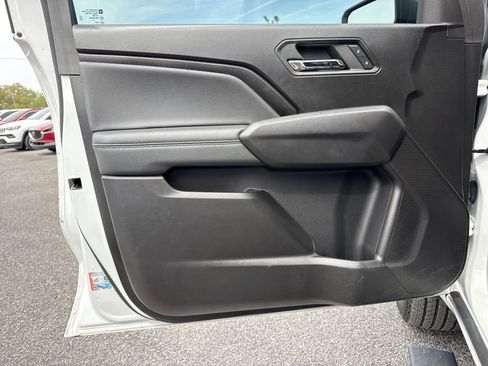 Used 2024 Chevrolet Colorado LT RWD image 13