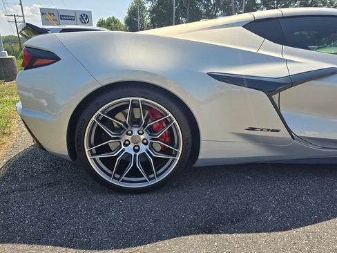 Used 2024 Chevrolet Corvette Z06 RWD image 9