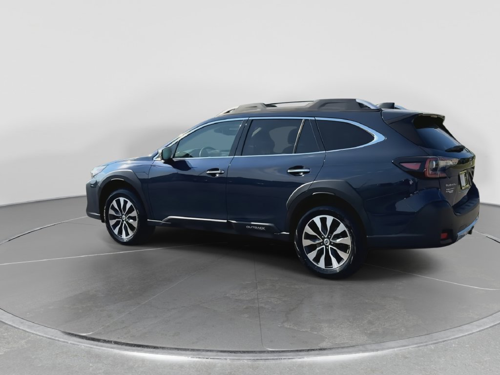 Used 2023 Subaru Outback Touring AWD/4WD image 6