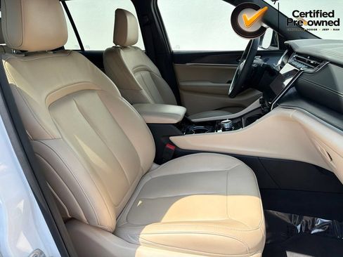 Certified 2023 Jeep Grand Cherokee Limited w/ Black Appearance Package AWD/4WD image 30