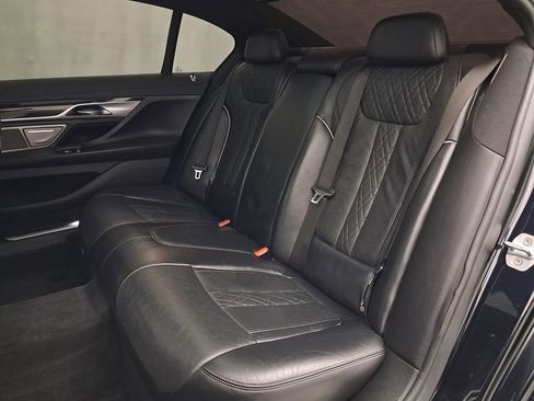 Used 2019 BMW 750i xDrive w/ M Sport Package image 39