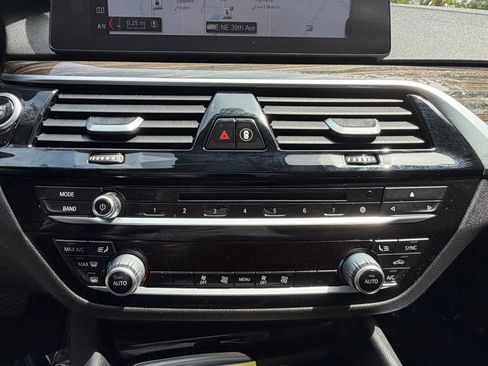 Used 2018 BMW 530e w/ Premium Package image 27