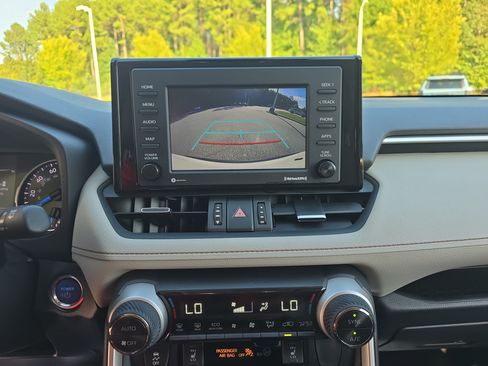 Used 2022 Toyota RAV4 XLE Premium AWD/4WD image 22