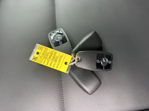 Used 2025 Mercedes-Benz Sprinter 2500 image 30