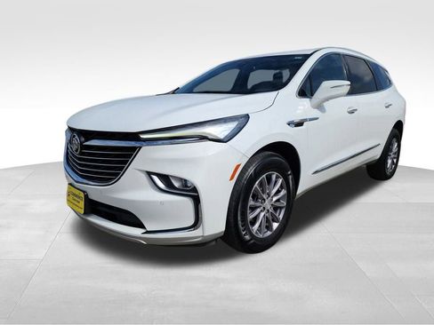 Used 2022 Buick Enclave Essence image 3