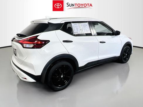 Used 2022 Nissan Kicks S FWD image 4