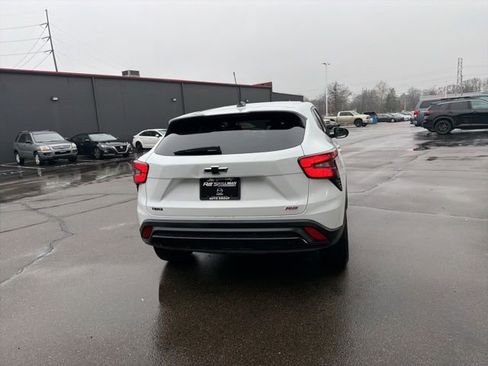 Used 2025 Chevrolet Trax RS w/ Sunroof Package image 10