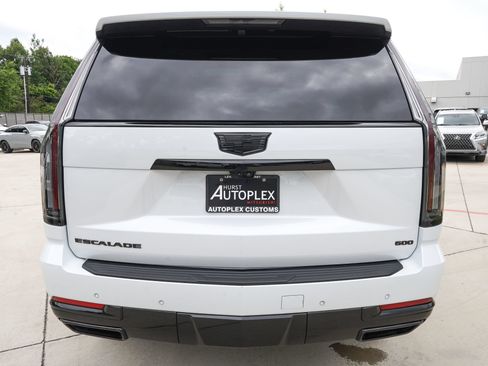 Used 2026 Cadillac Escalade Platinum Sport w/ LPO, Floor Liner Package AWD/4WD image 3