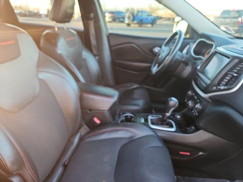 Used 2016 Jeep Cherokee Trailhawk w/ Cold Weather Group image 20