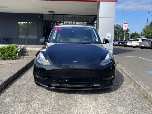 Used 2022 Tesla Model Y Long Range AWD/4WD image 2