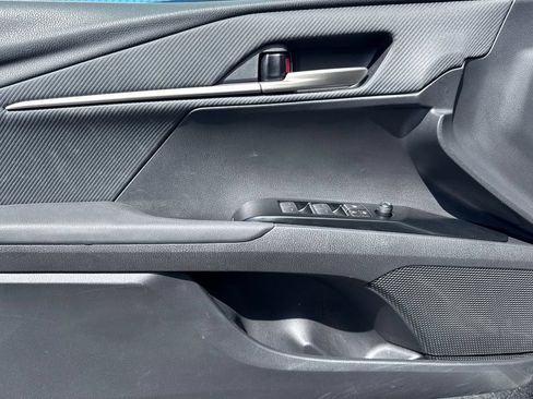 Used 2025 Toyota Camry SE FWD image 11