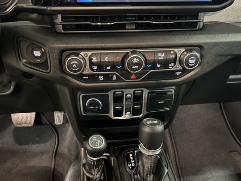 Certified 2025 Jeep Wrangler Unlimited Sport AWD/4WD image 23