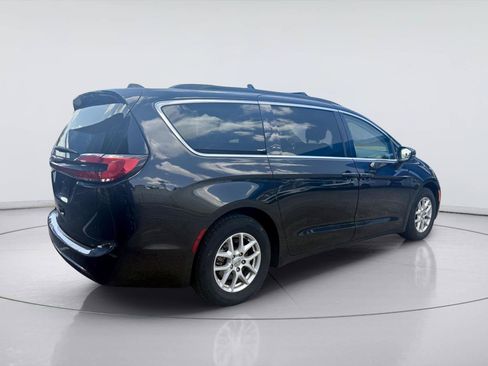 Used 2022 Chrysler Pacifica Touring-L FWD image 5