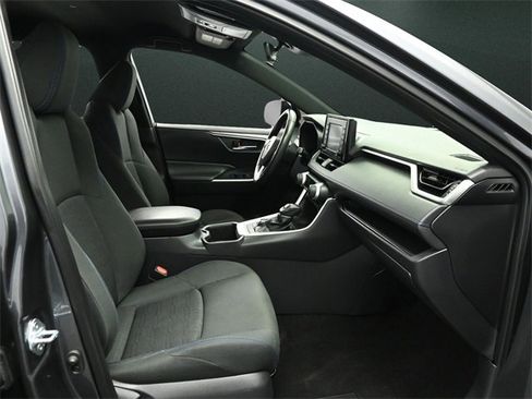 Used 2022 Toyota RAV4 SE image 21