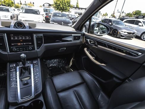 Used 2018 Porsche Macan w/ Premium Package Plus AWD/4WD image 24