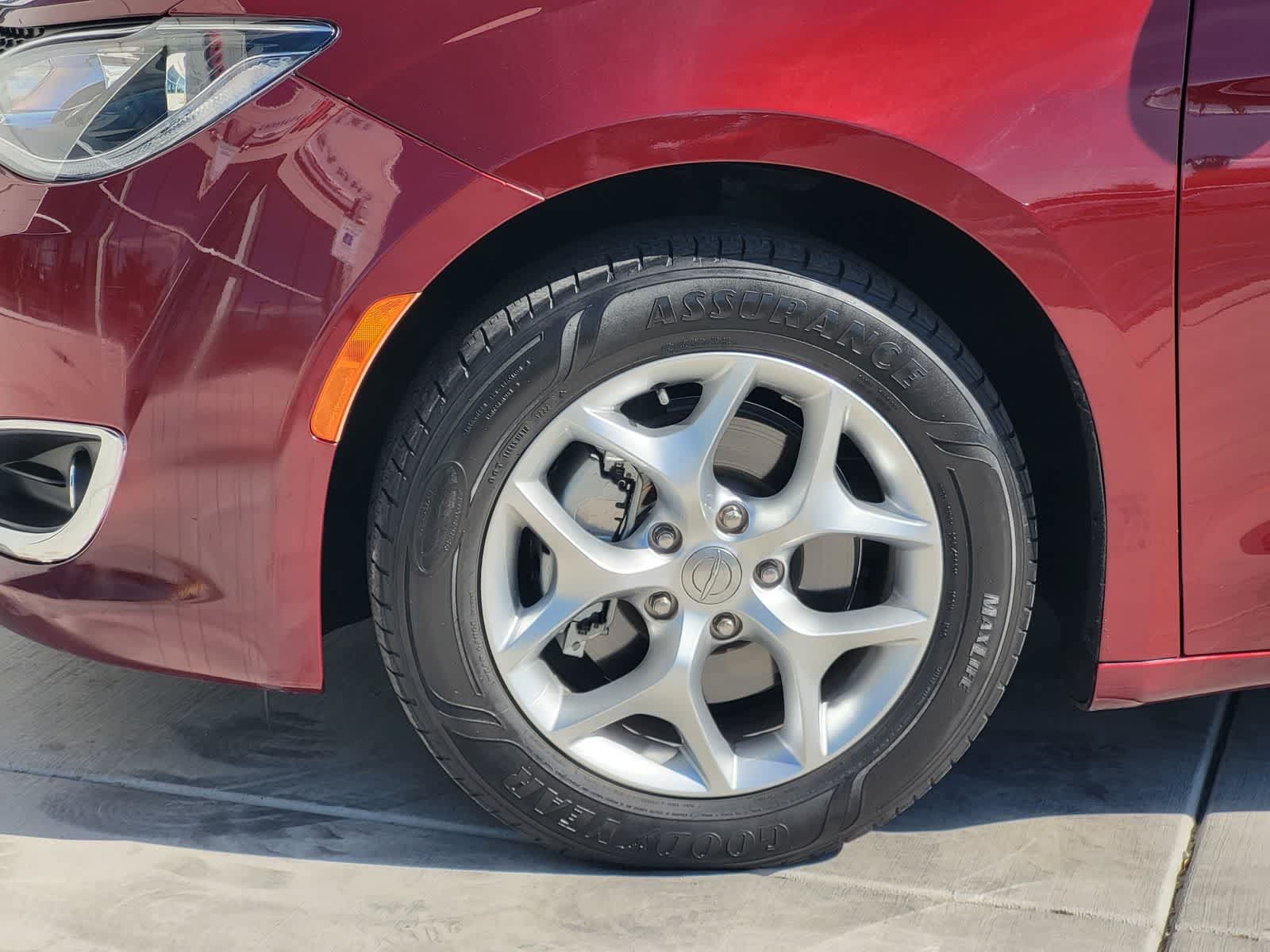 Used 2020 Chrysler Pacifica Touring-L Plus w/ Tire & Wheel Group FWD image 8