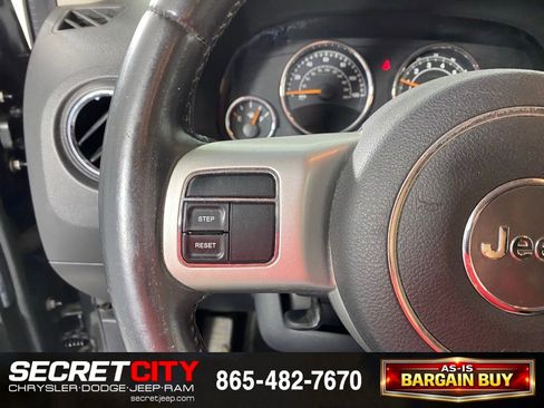 Used 2015 Jeep Compass Latitude w/ Sun/Sound Group AWD/4WD image 13