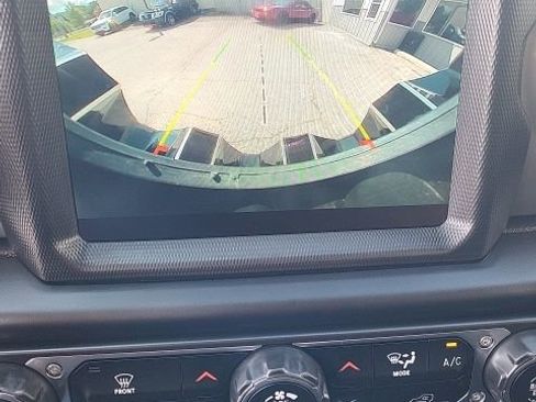 Used 2021 Jeep Wrangler Unlimited Sahara w/ Uconnect 4C Nav & Sound Group image 3