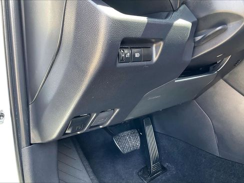 Used 2025 Toyota RAV4 XLE FWD image 35