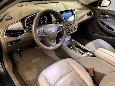 Used 2019 Chevrolet Malibu LT w/ Leather Package image 12
