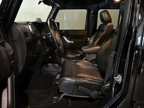 Used 2012 Jeep Wrangler Unlimited Sahara AWD/4WD image 9