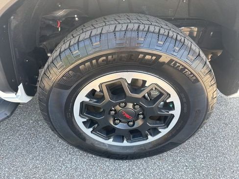 Used 2025 Toyota 4Runner TRD Off-Road Premium image 12