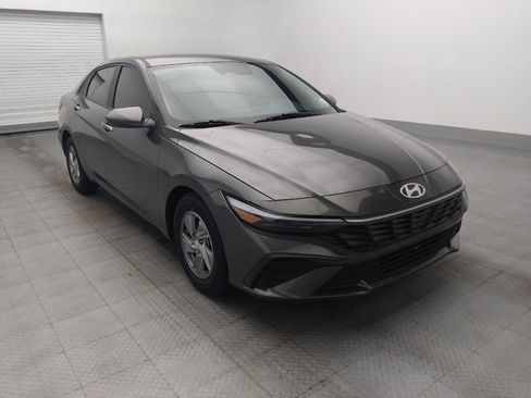 Used 2025 Hyundai Elantra SE FWD image 13