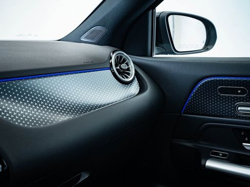 Certified 2025 Mercedes-Benz GLA 250 4MATIC image 36